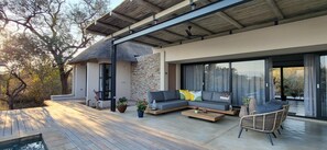 House | Balcony - Holiday Home in Hoedspruit With Private Pool (Hoedspruit)