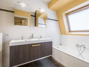 Apartment | Bathroom - Apartment Near the Grand Place (Blankenberge)