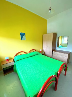 Desk, free WiFi, bed sheets - Residence Felix (Ricadi)