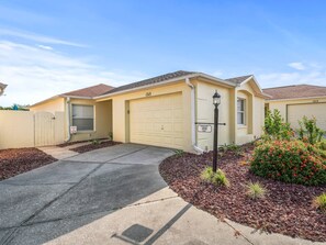 Exterior - Discover Tranquil Luxury: Rio Grande Village Gem! (The Villages)