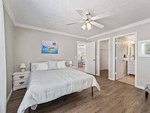 2 bedrooms, iron/ironing board, Internet, bed sheets - Discover Tranquil Luxury: Rio Grande Village Gem! (The Villages)