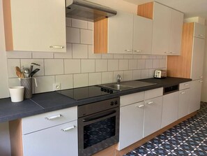 Casa | Cozinha privada | Micro-ondas, cafeteira/chaleira, chaleira elétrica, torradeira