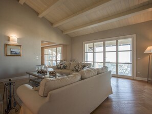 Living area - Holiday Home in Magione With Lake View & Pool (Magione)