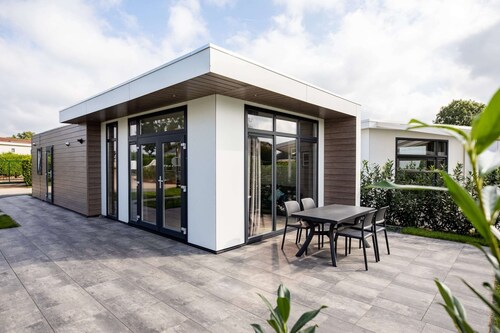 Chalet With Pond View in Gelderland