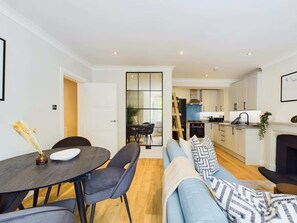 Fernseher, Kamin, Arbeitsbereiche