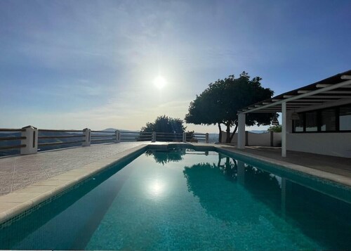 Villa for up to 8 persons with fantastic mountain views & private swimming pool
