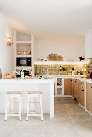 Refrigerador, microondas, horno, lavavajillas