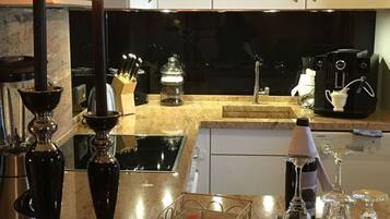 Apartment | Private kitchen | Oven, toaster