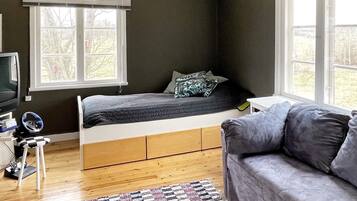 House | 6 bedrooms, individually furnished