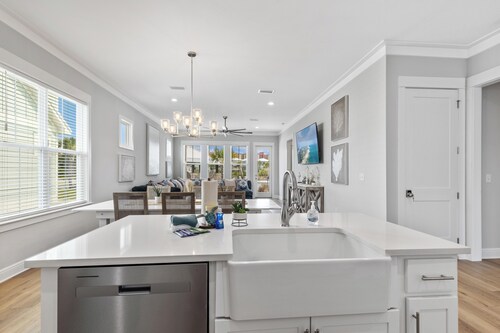 New Beach House sleeps 17 in Orange Beach AL. Summer Salt Lot 47