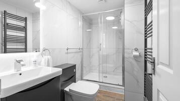 House, Private Bathroom | Bathroom