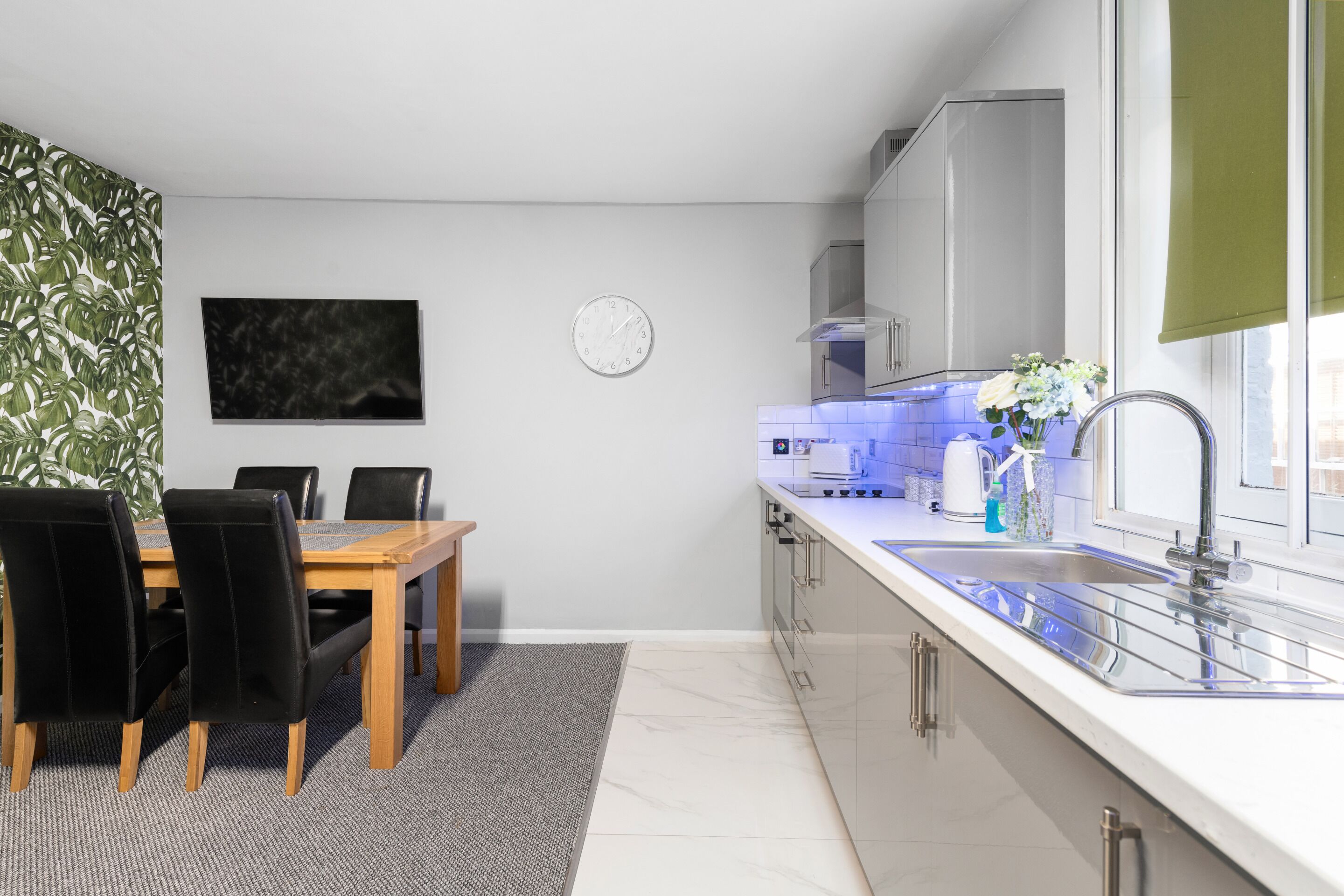 House, Private Bathroom | Shared kitchen | Full-size fridge, microwave, oven, stovetop