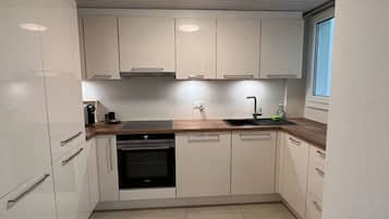 House | Private kitchen | Oven, electric kettle, toaster