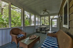 Interior - ✨Time to Unwind: Pet-Friendly Home | Screened In Porch | Walk to Beach✨ (Kure Beach)