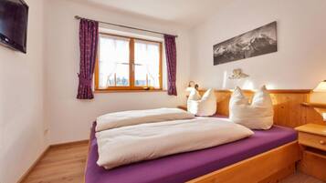 House | 2 bedrooms, individually furnished, iron/ironing board