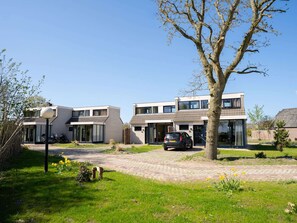 House | Exterior - Holiday Home on Texel With Conservatory (De Cocksdorp)