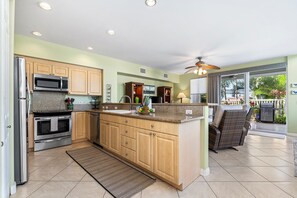 Fridge, oven, stovetop, dishwasher - Kona Sea Ridge#X1: Beautiful 2 level Spacious 3 bedroom with Ac & Ocean Views (Kailua Kona)