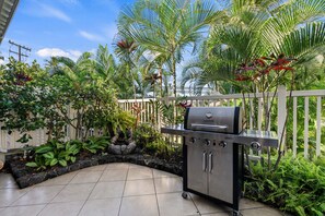 Property grounds - Kona Sea Ridge#X1: Beautiful 2 level Spacious 3 bedroom with Ac & Ocean Views (Kailua Kona)