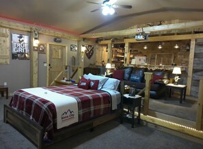 1 bedroom, iron/ironing board, WiFi, bed sheets - Rustic Serenity in the Ozarks (Harrison)