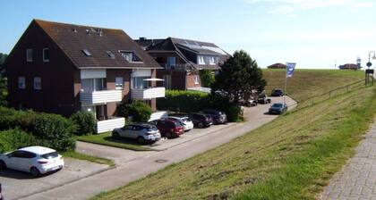 Holiday Apartment With a Garden