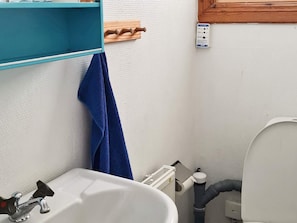 House | Bathroom - 4 Person Holiday Home in Mullhyttan (Mullhyttan)