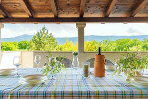 Outdoor dining - Villa Zatka in Zatka Čepić - Haus für 6 Personen (Krsan)