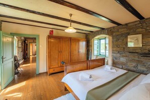 3 chambres, fer et planche à repasser, Wi-Fi, literie fournie