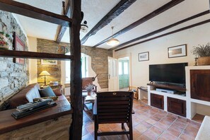 Fernseher, Kamin, DVD-Player, Stereoanlage