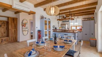 Villa | Private kitchen | Oven, electric kettle