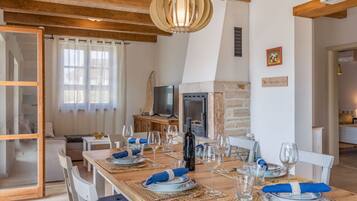 Villa | Private kitchen | Oven, electric kettle