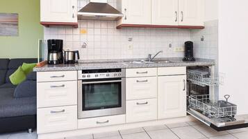 House | Private kitchen | Oven, electric kettle, toaster