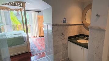 3 habitaciones, tabla de planchar con plancha y wifi gratis