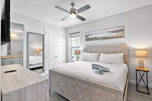 3 bedrooms, iron/ironing board, WiFi, bed sheets - Sunset FantaSea at One Particular Harbour 380-202 · Sound Views · 3BR (Bradenton)
