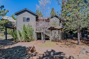 Exterior - Luxury 6 En Suites, A/C, 14 SHARC, H/T, Bikes, BBQ (Sunriver)