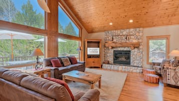 TV connectée, cheminée, baby-foot, table de tennis de table