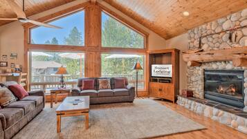 TV connectée, cheminée, baby-foot, table de tennis de table