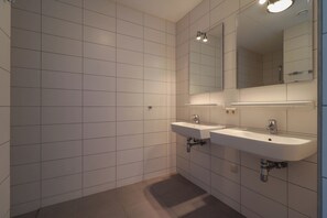 Bathroom - Villa Near the Lake in Makkum (Makkum)