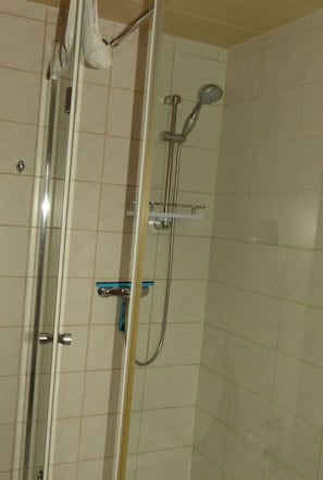 Apartment | Bilik Mandi | Tuala disediakan 