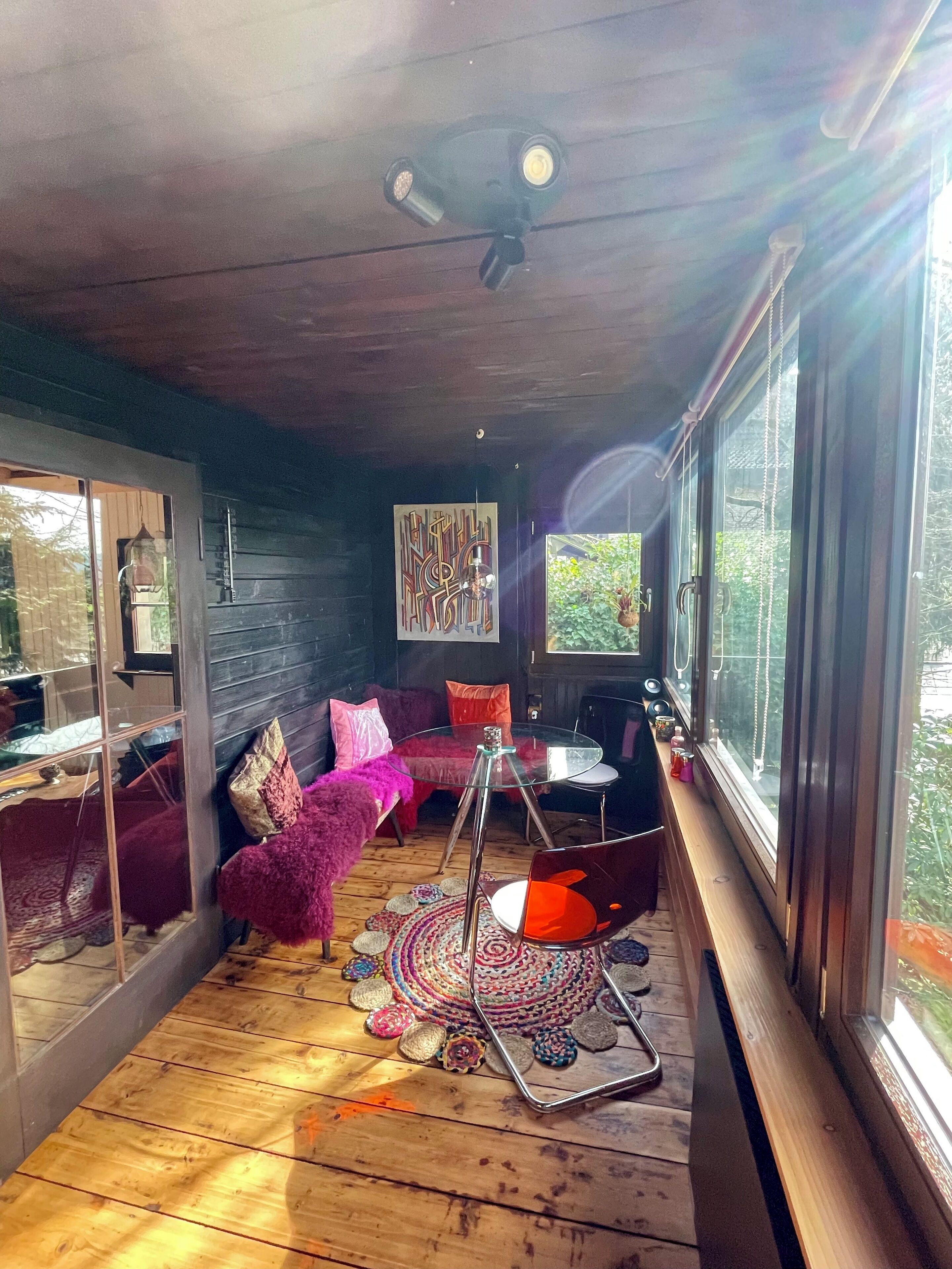 Una Smart TV, una chimenea