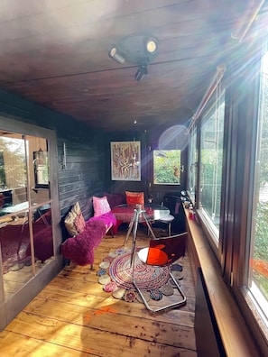 Smart TV, fireplace - Black Pearl of Paradise im Bergischen Land vor den Toren Kölns (Lindlar)