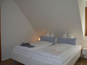 2 bedrooms, individually furnished, iron/ironing board - Langeness Modern Retreat (Nebel)