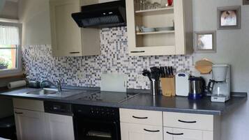 House | Private kitchen | Oven, electric kettle, toaster
