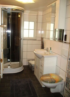 Bathroom - Haus Hiller Comfortable Holiday Residence (Todtnau)
