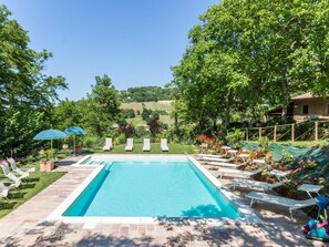 Vila | Piscina | Piscina interna, piscina externa