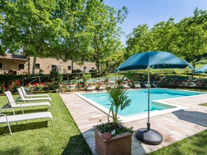 Vila | Piscina | Piscina interna, piscina externa
