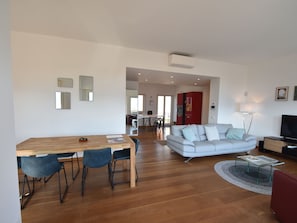 Apartment | Dining - Apartment in a Prime Location on Lake Maggiore (Verbania)