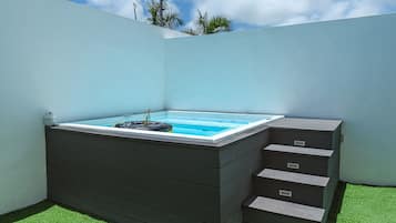 Bain à remous extérieur