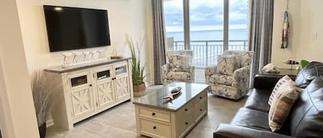 Condo, 2 Bedrooms | Living area