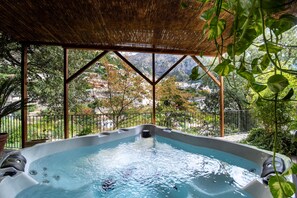 Bain à remous extérieur