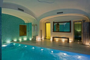 Inomhuspool och uppvärmd pool